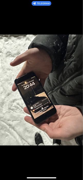 Продам айфон восьмерку