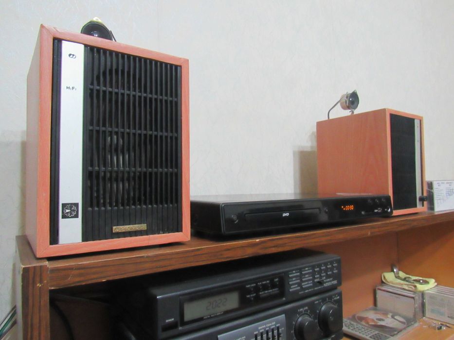 CD/DVD плеер «Hyundai 5068», пульт, активный сабвуфер, колонки (100 W)