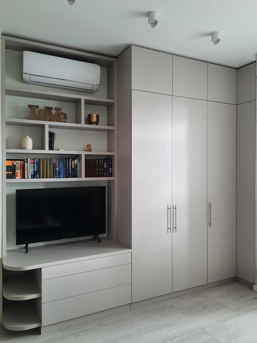 Шкаф, стеллаж с полками