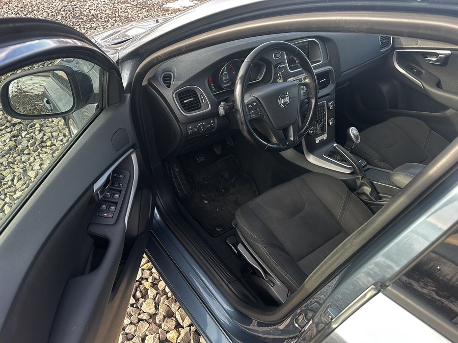 Volvo v 40 2013 proprietar