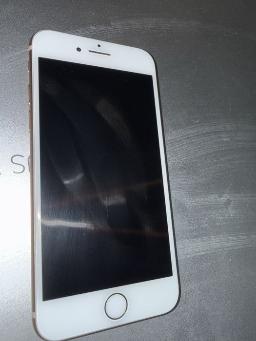 продам iphone 8  64 гб