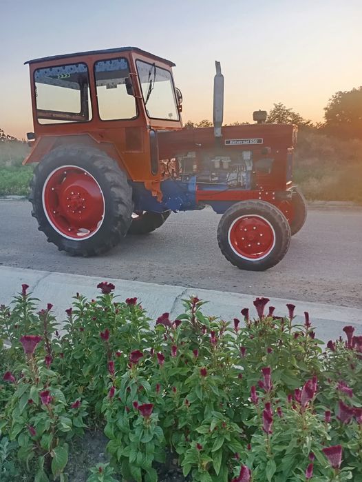 Tractor Universal 650