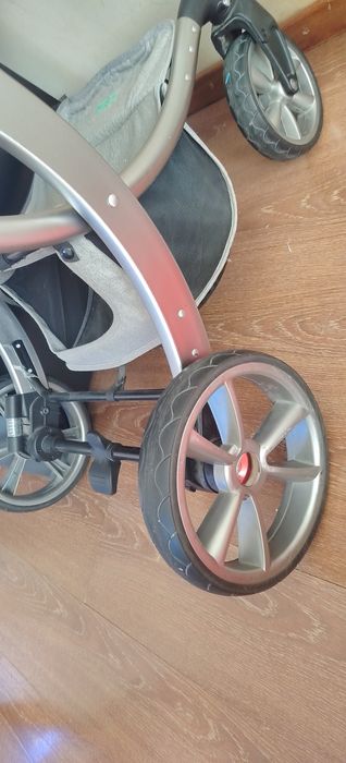 Продаётся коляска "KIDILO"