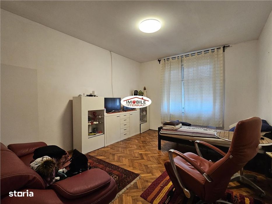 Casa cu 900 mp teren zona Calea Poplacii aproape de Parcul Sub Arini