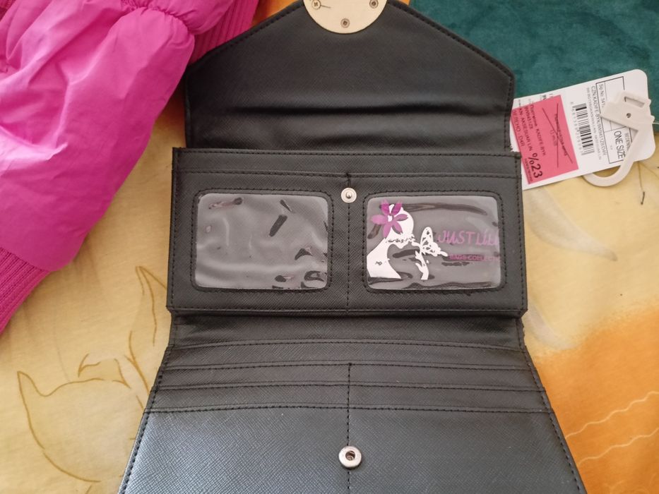 Дамски портфейли