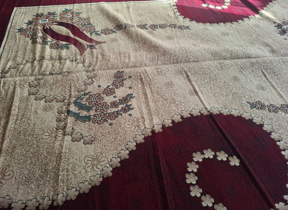 Продаётся большой, красивый ковёр