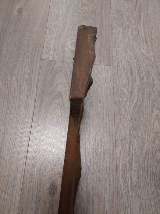 Crucifix din lemn sculptat manual