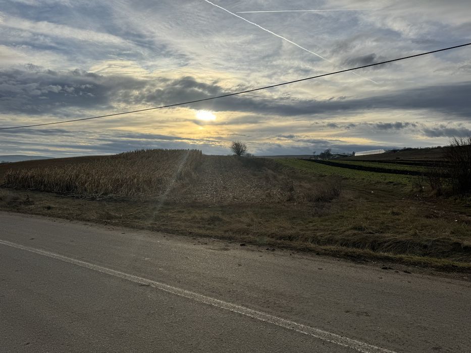 Vand teren in. Ceanu Mic la marginea satului extravilan /intravilan