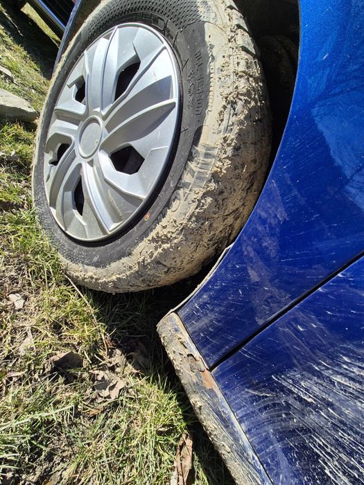 Vând golf 5 an 2004