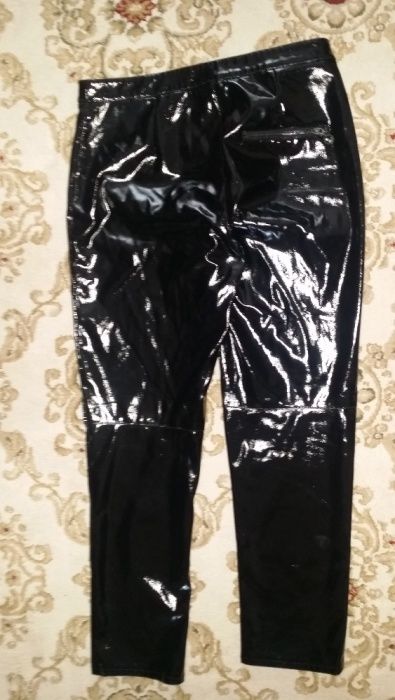 Pantaloni de piele lacuita H&M