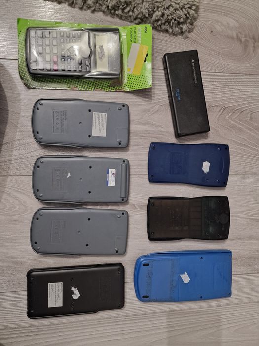 Lot 9 calculatoare stiintifice Texas Instrument si Casio