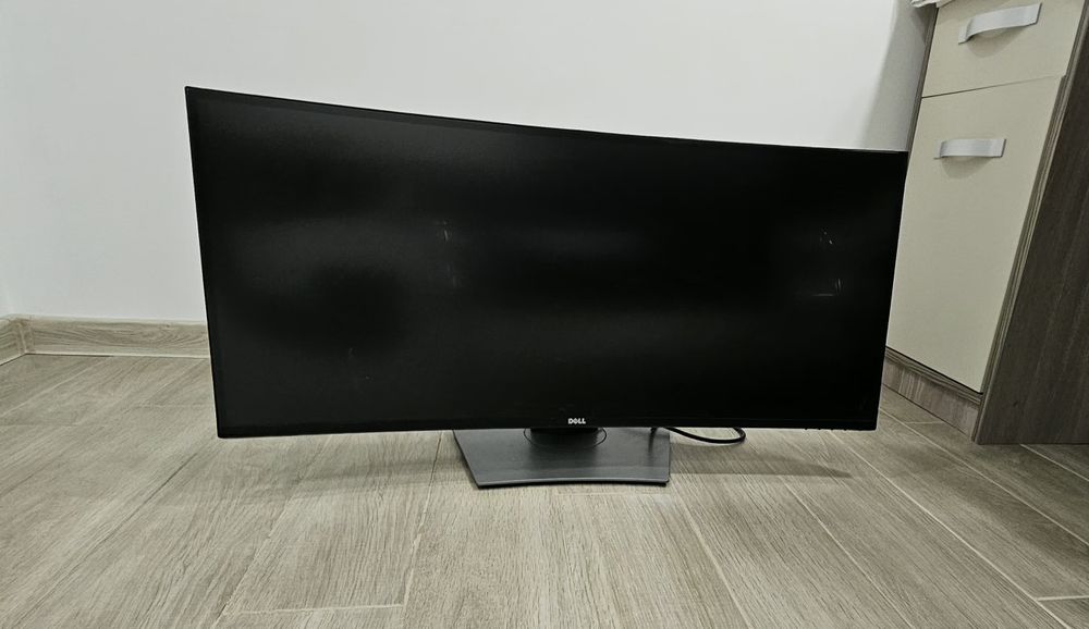 Monitor curbat Dell