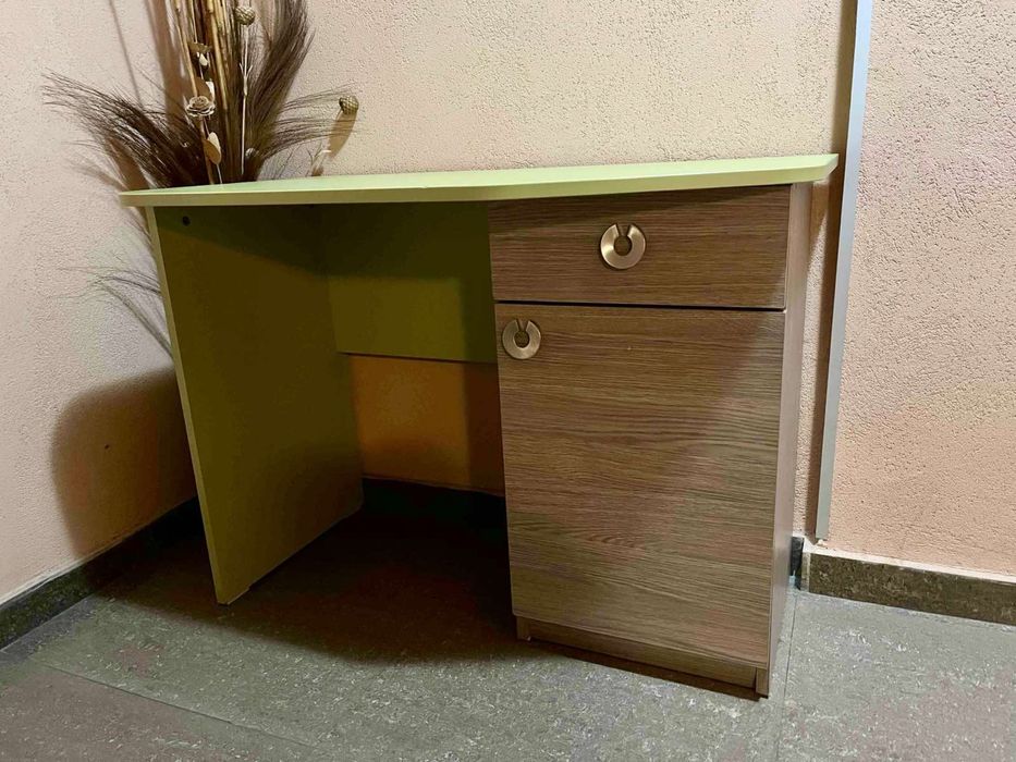 Бюро много запазено ученическо офис отлично състояние