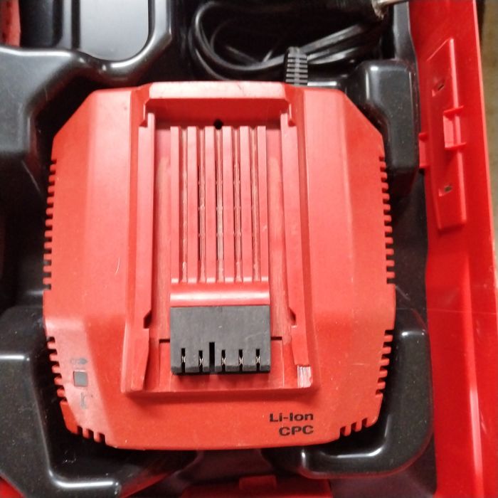 Vand foarfeca de taiat tabla pe acumulatori Hilti SPN 6-A22 folosita e