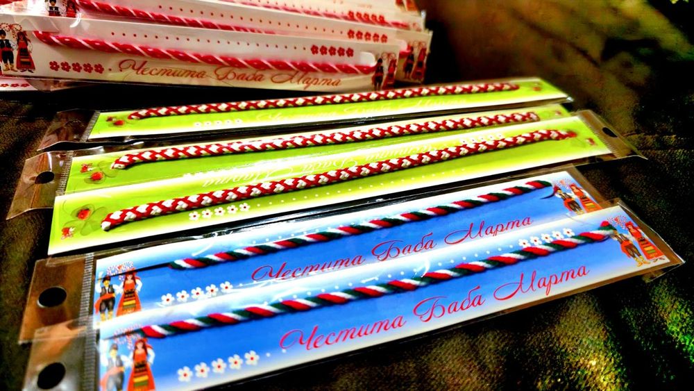 Мартеници на едро