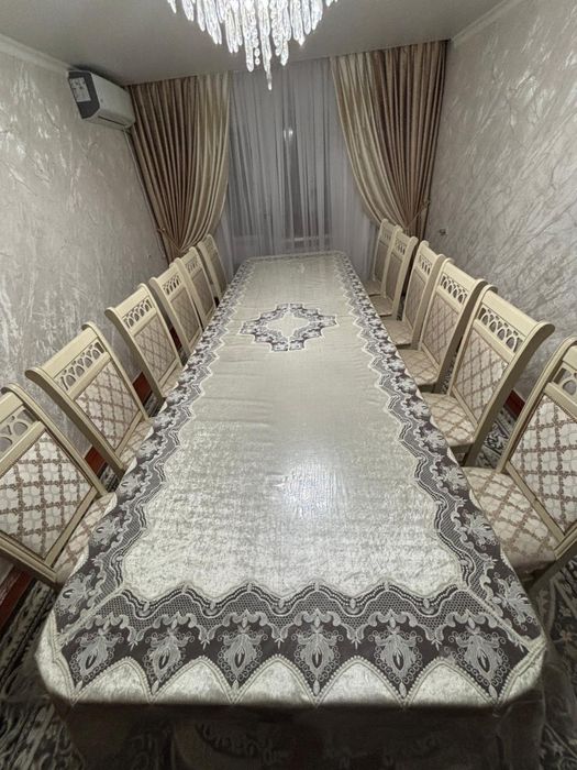 Стол и стулья для зала