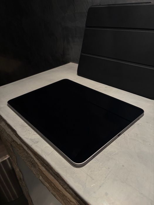 КАТО ЧИСТО НОВ Ipad Air M2 11” (2024) 128GB + Калъф