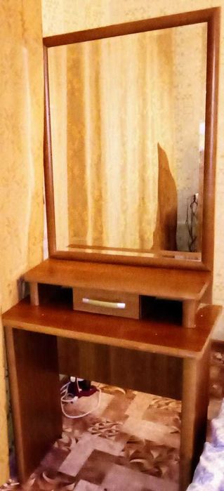 Зеркало  цвет орех (с трюмо)