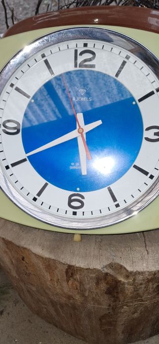 Cess de perete cu rubine