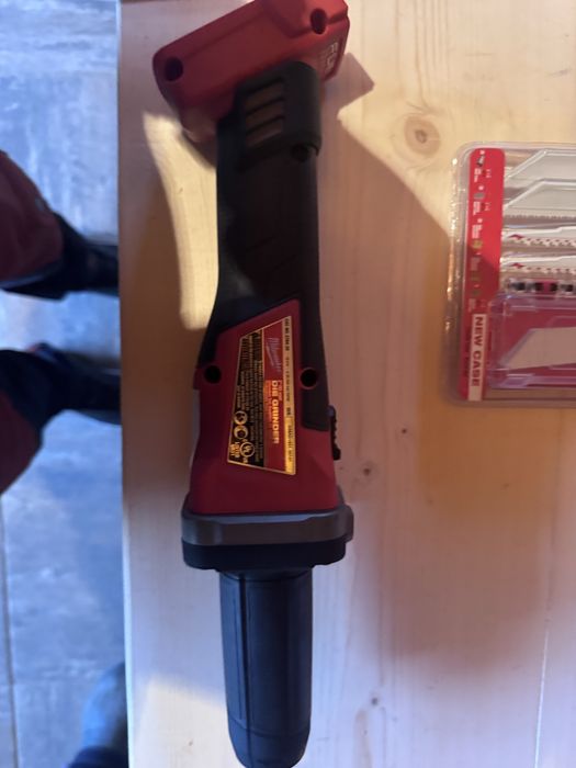 Milwaukee incarcator m12 si m18