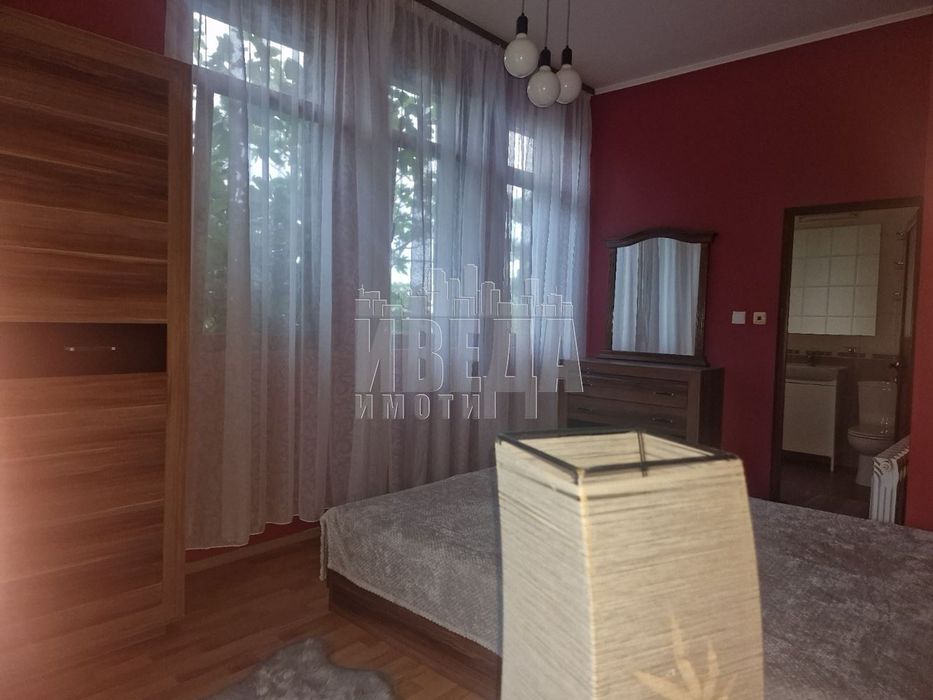 Къща в Варна, област-м-т Манастирски рид площ 465