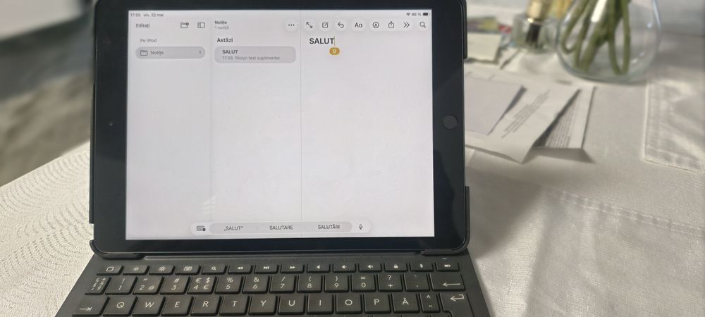 iPad generația 8, 10,2 inch plus husa cu tastatura