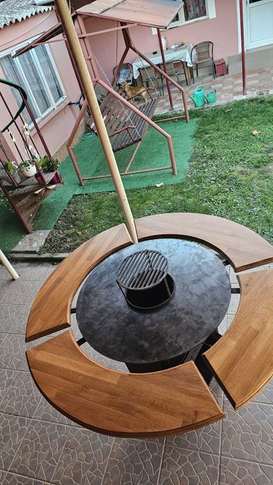 Gratar grill pe lemn