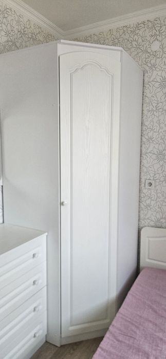 Шкаф угловой в отличном состоянии