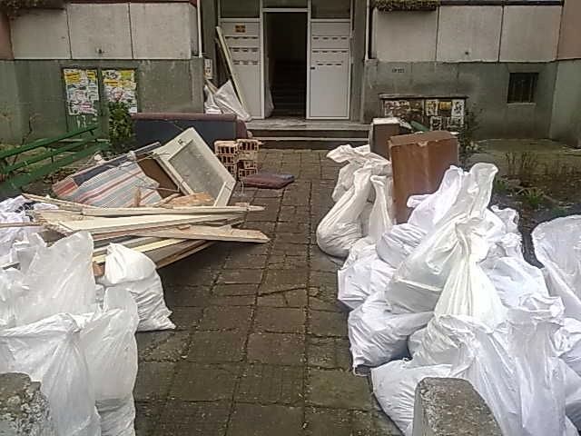 Къртене, изхвърляне на мебели, чистене на мазета и тавани