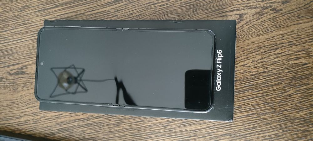 Vand Samsung Galaxy Z Flip 5, Graphite