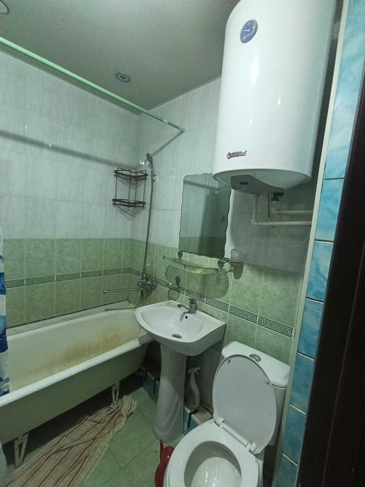 Фрунзиски Бегим магазини 4 қаватда 2 хонали квартирра сотилади.ID:1474