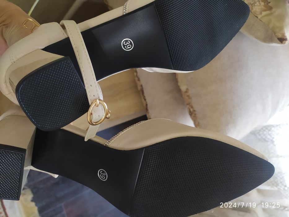 Продам женские туфли