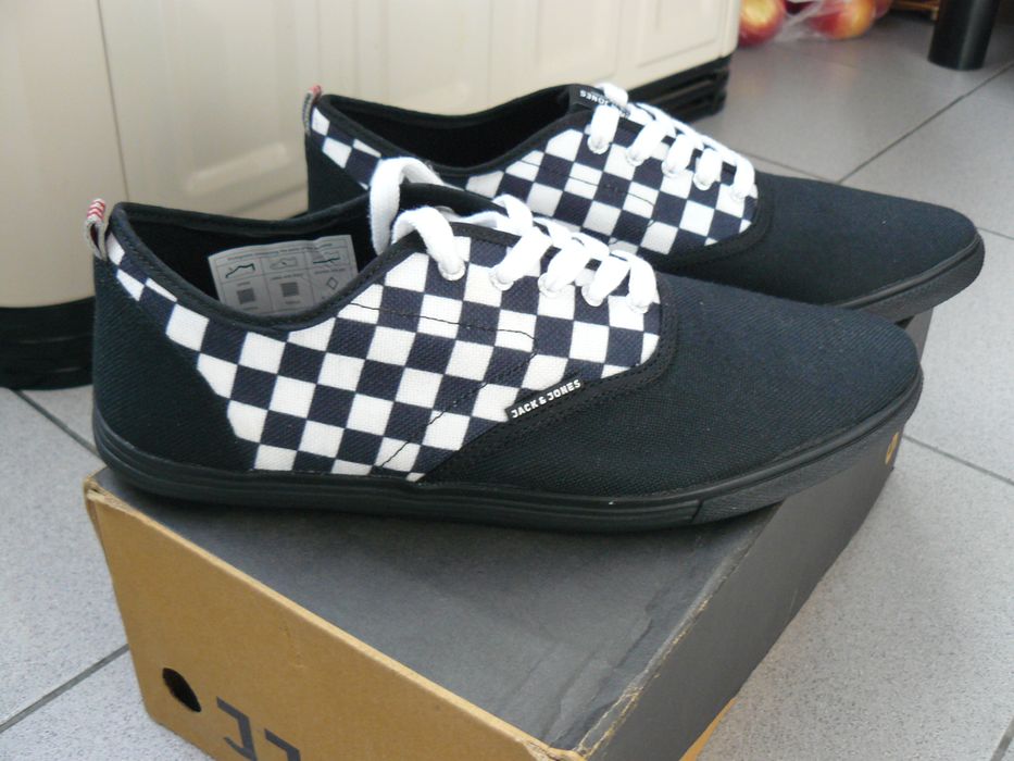 Tenisi Barbati JACK & JONES U.K Noi in cutie,Culoare Negru + Alb,Nr.42