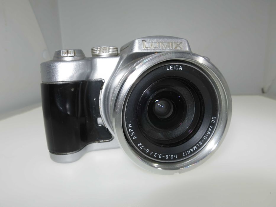 Panasonic Lumix DMC-FZ5 компактен фотоапарат с Leica ретро камера