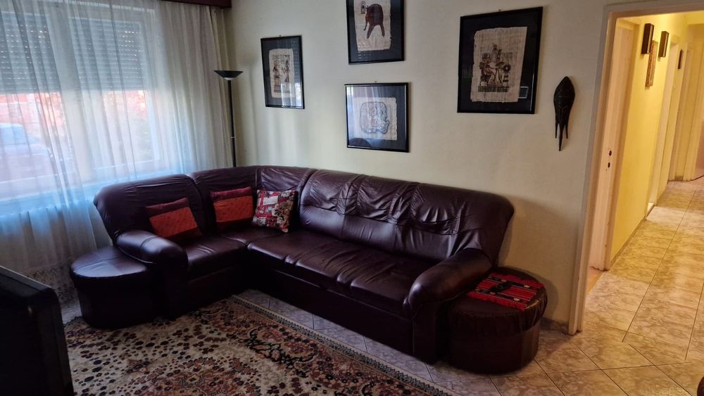 Închiriez apartament 4 camere - parter