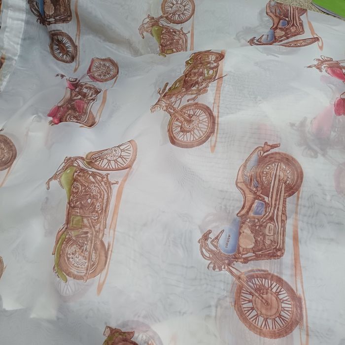 Продам б/у тюль и шторы