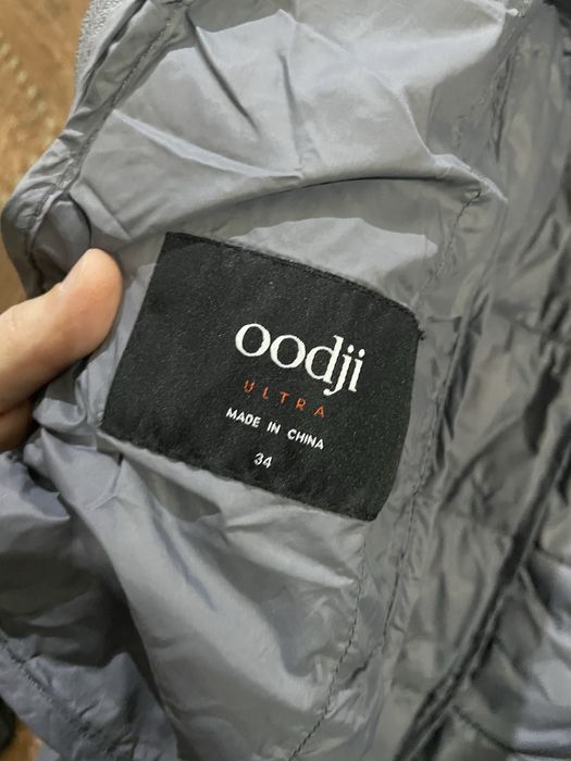 Продам 2000 весна 42-44 р