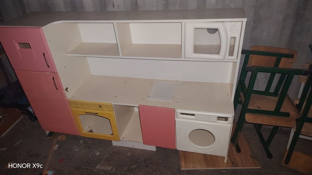 Bog'cha mebel sotiladi.