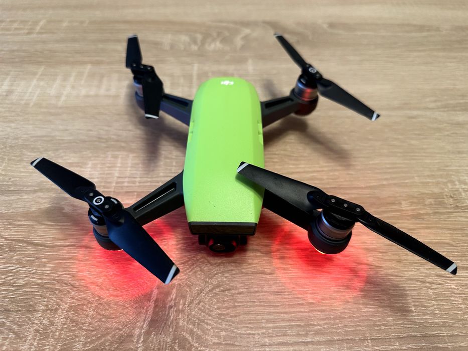 Drona DJI Spark  WiFi 2.4 GHz Camera 12MP 1080p GPS  3 Baterii