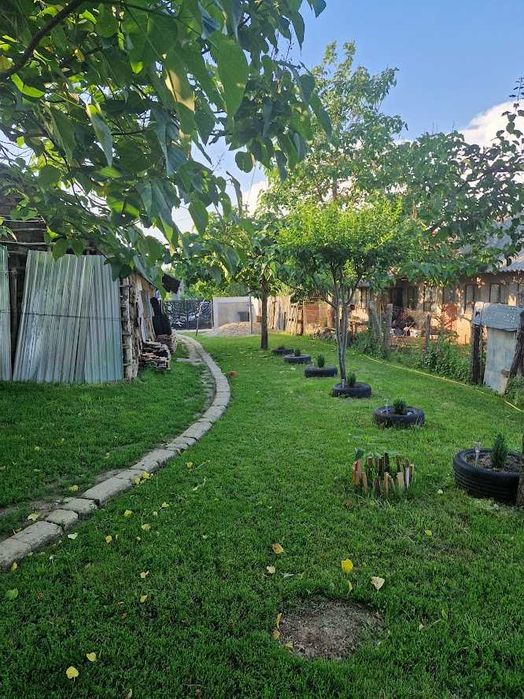 Casă decomandată cu 2 camere