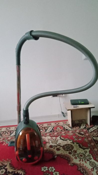 Пылесос в рабочем