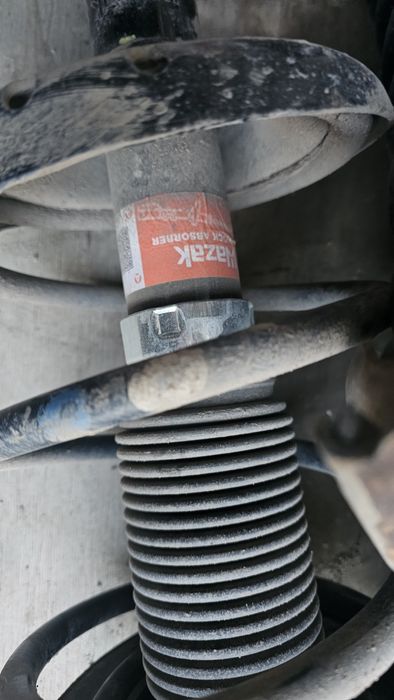 Продам амортизаторы в сборе