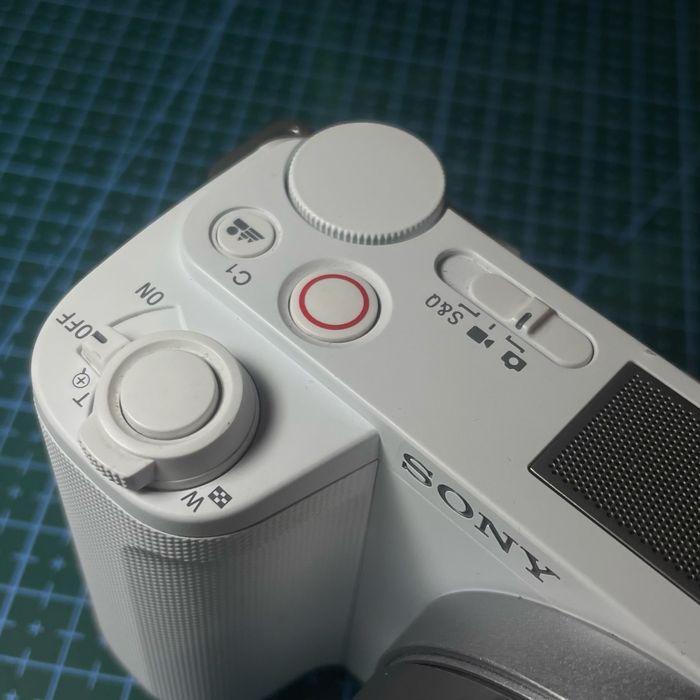 Sony ZVE-10 ii с клеткой