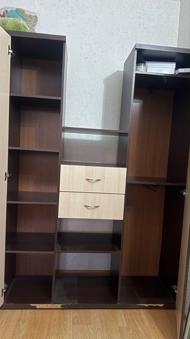 Шкаф и письменный стол в комплекте