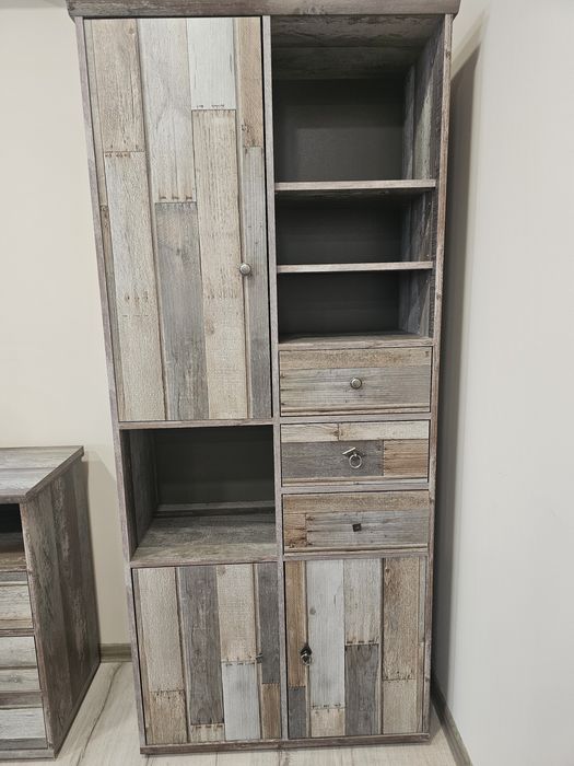 Скрин и шкаф два броя