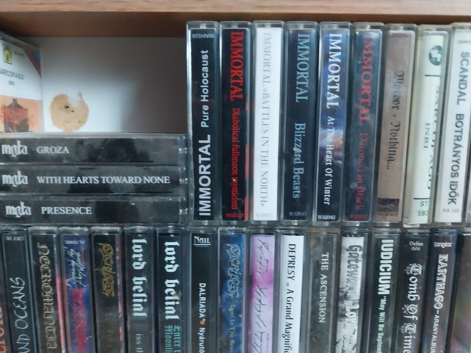 De vânzare casete death, black, heavy, doom metal, hard rock multe bucăți