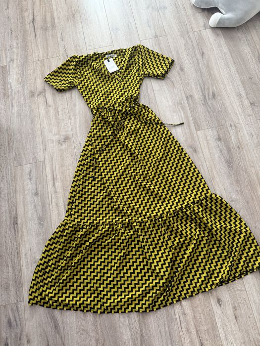 Дълга рокля в жълто и черно