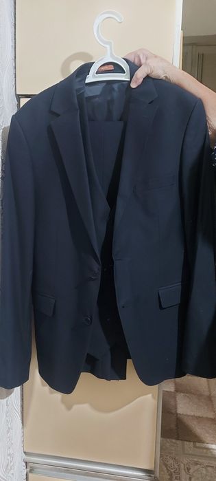 Костюм мужской тройка