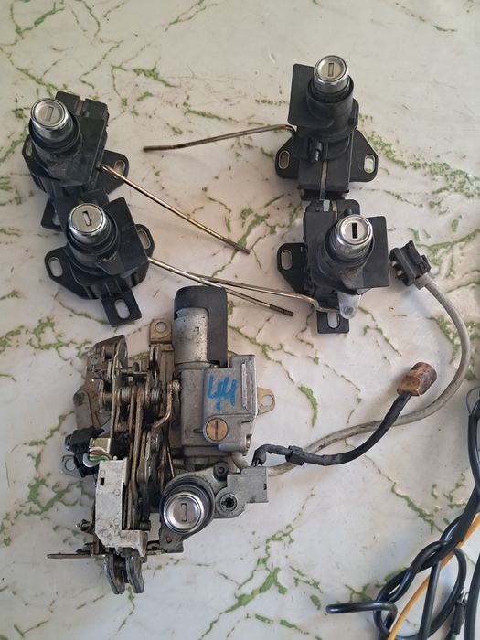 Реле поворотов  Мерседес.124е.