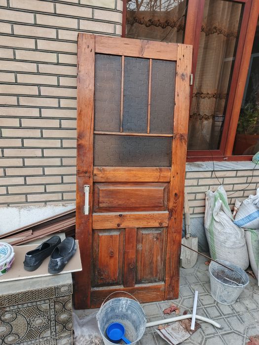 Eshiklar sotiladi 2 ta